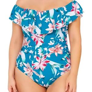 NWT Woman’s bathing suit 18w floral